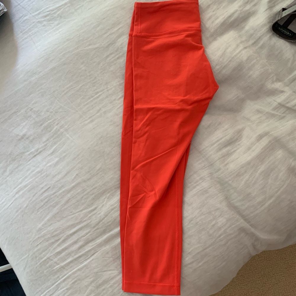 CROPPED LULULEMON LEGGINGS